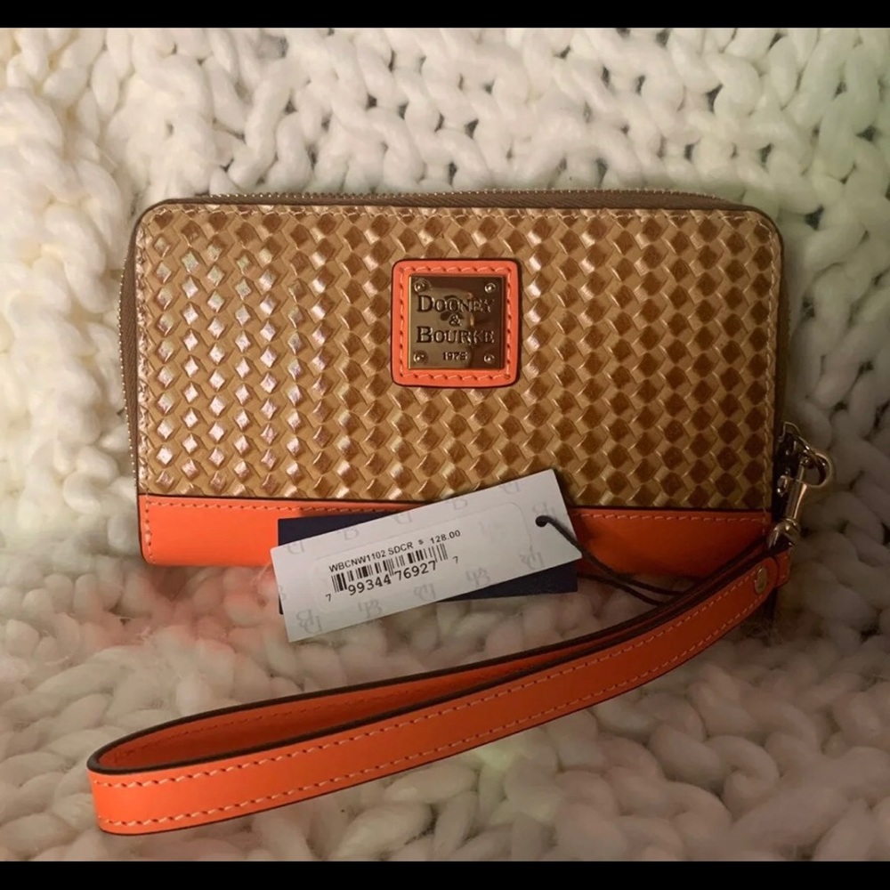 Dooney and Bourke Beacon wallet